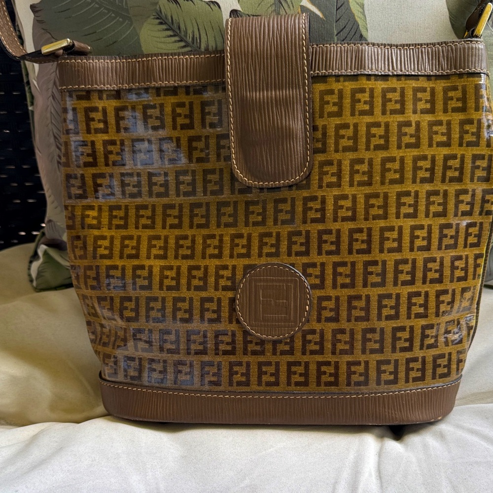 🔥 Fabulous Fendi!‼️ Stunning Fendi Bucket Bag